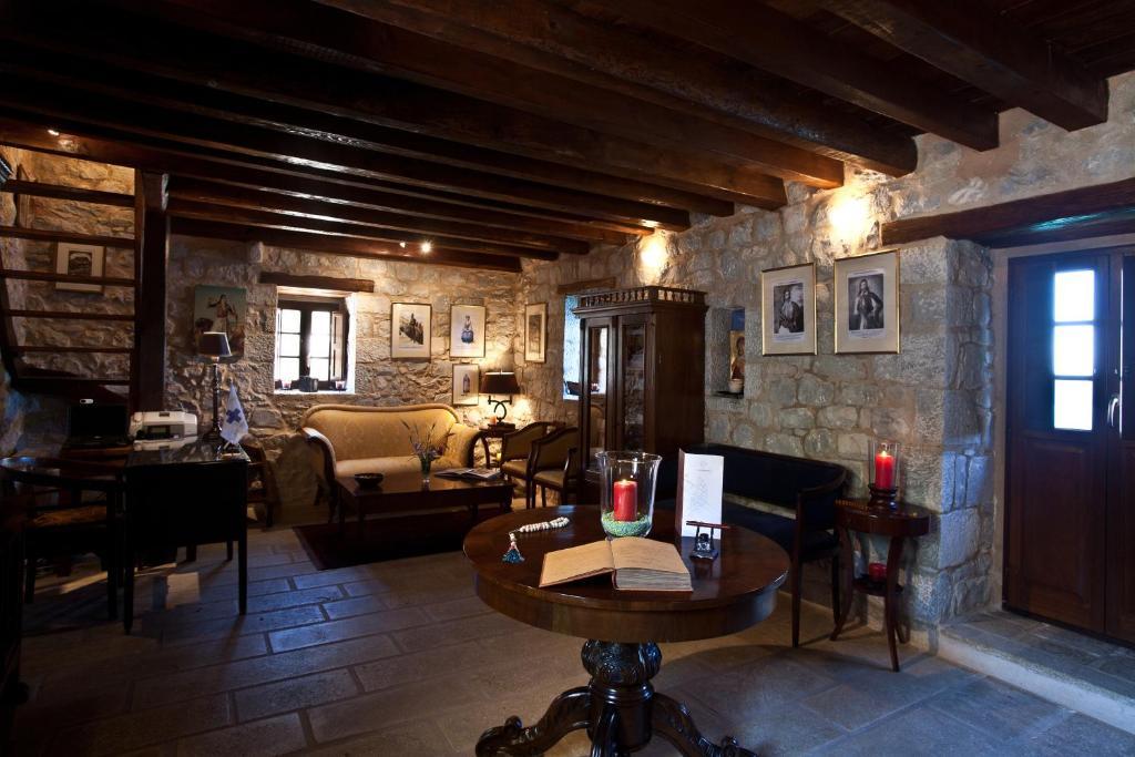 Mavromichalai Hotel Liménion Eksteriør billede
