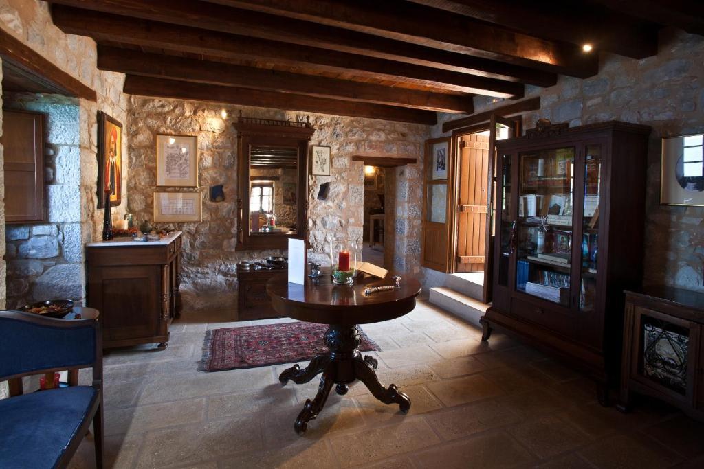 Mavromichalai Hotel Liménion Eksteriør billede